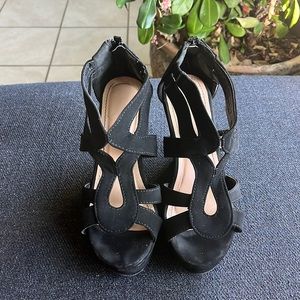 Black wedges